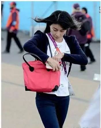 郭晶晶霍启刚逛超市视频,霍启刚郭晶晶逛街买菜