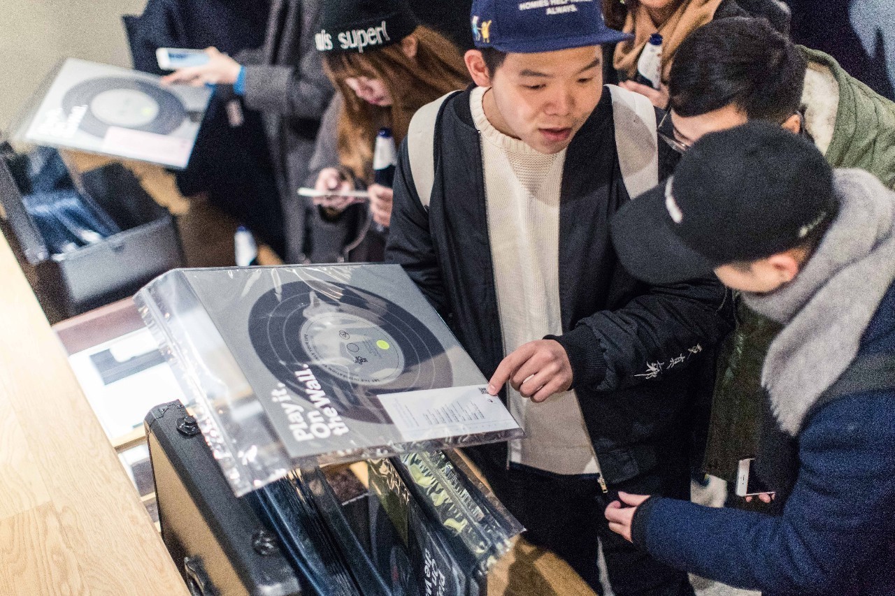 图集|我们带着这些“黑胶唱片”和几百个好看的人,一起入侵了DOE