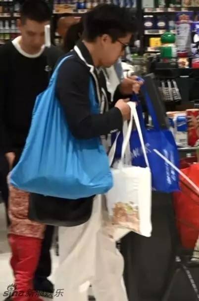 郭晶晶霍启刚逛超市视频,霍启刚郭晶晶逛街买菜