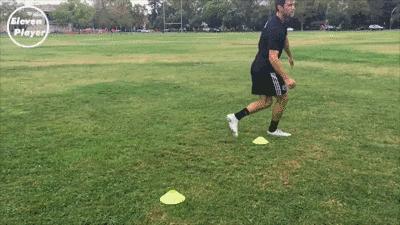 还在为接不到球而发愁吗,新手必学轻松踢50米长传球