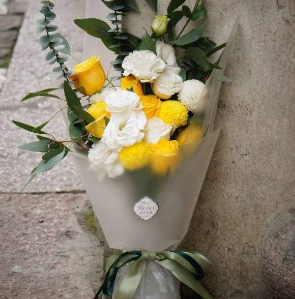 除了ysl星辰女生还喜欢收什么礼,除了ysl还有什么东西值得买