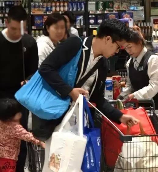 郭晶晶霍启刚逛超市视频,霍启刚郭晶晶逛街买菜
