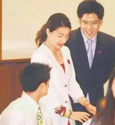 郭晶晶霍启刚逛超市视频,霍启刚郭晶晶逛街买菜