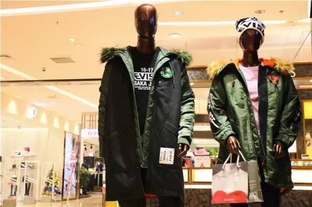 听说草木绿是2017年度代表色！我只想穿上美美的圣诞色，不小心领先时髦一整年！