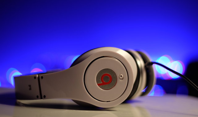 最近开始流行有线耳机,耳机流行