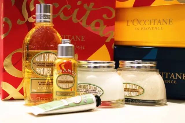 听说草木绿是2017年度代表色！我只想穿上美美的圣诞色，不小心领先时髦一整年！