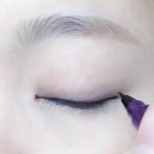 眼线的画法步骤图新手怎么画眼线,不会画眼线怎么做眼线好看