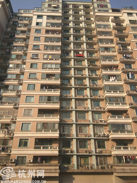 杭州雅仕苑一装修工在装空调时坠楼身亡