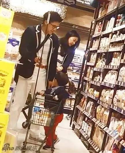 郭晶晶霍启刚逛超市视频,霍启刚郭晶晶逛街买菜