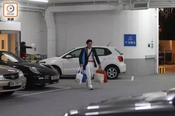 郭晶晶霍启刚逛超市视频,霍启刚郭晶晶逛街买菜