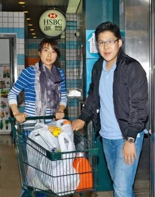 郭晶晶霍启刚逛超市视频,霍启刚郭晶晶逛街买菜