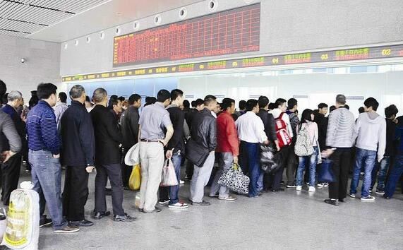 除夕火车票今日开售郑州开往西安、成都的车票很抢手