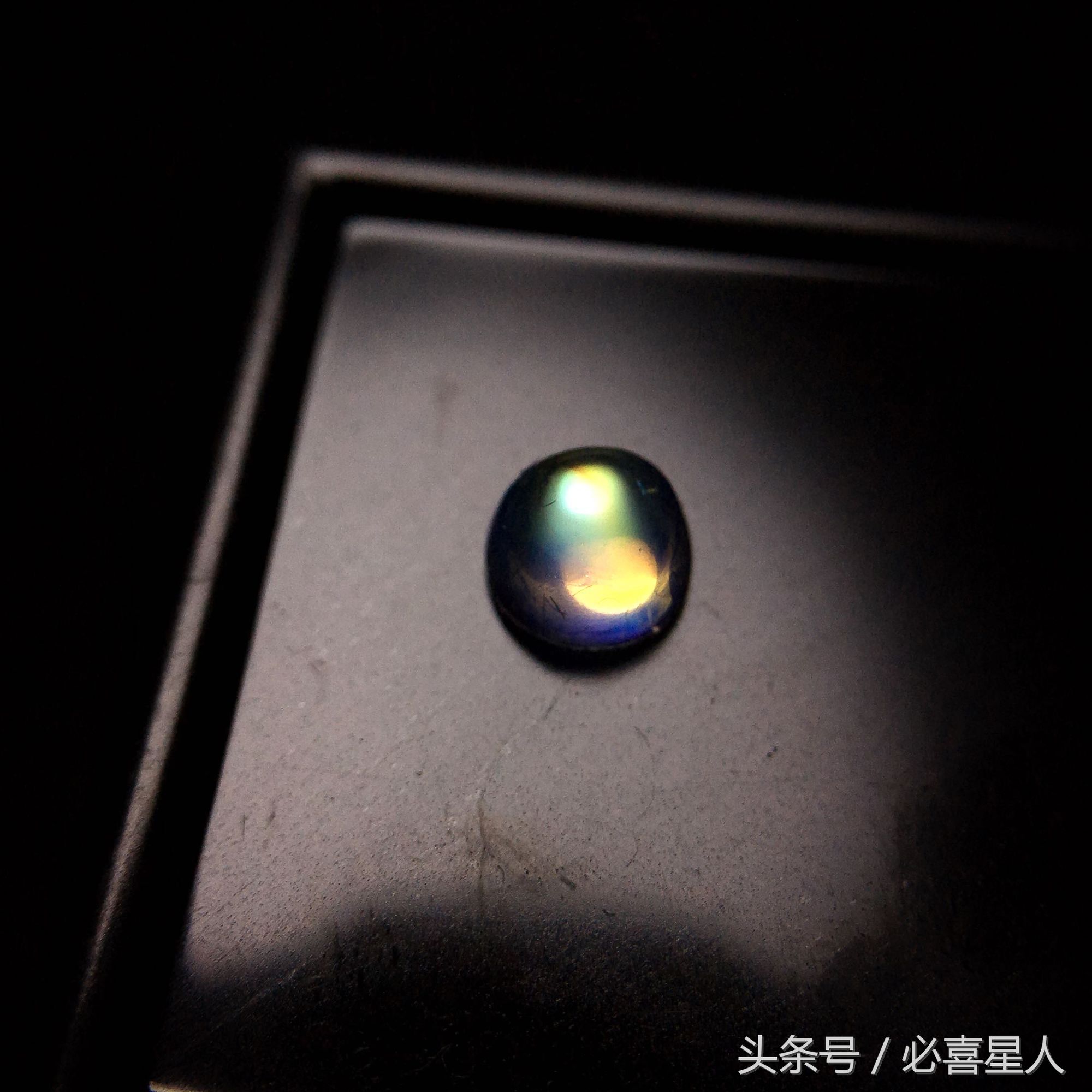 白月光石到底是蓝光好还是彩光好,月光石哪个颜色最好