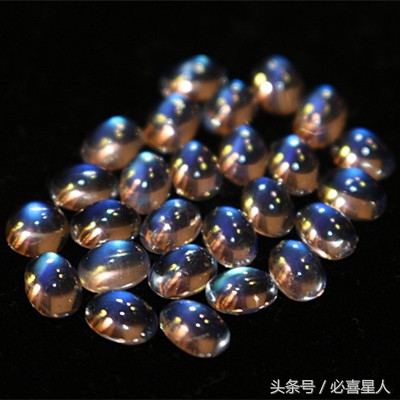 白月光石到底是蓝光好还是彩光好,月光石哪个颜色最好