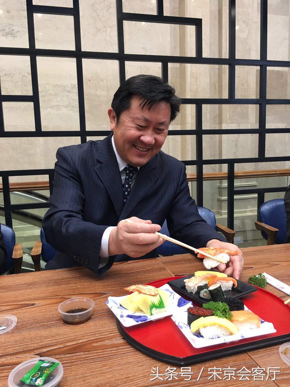 做餐饮赚不到百分之五十的毛利,卖食材赚钱