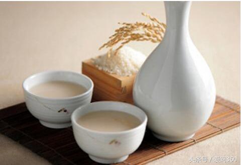 米酒红糖煮鸡蛋功效怎么做,糯米酒煮鸡蛋的做法与功效