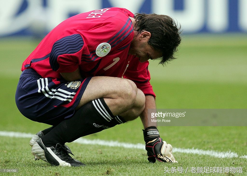 足球鞋历史第一战靴,历史最好碎钉足球鞋