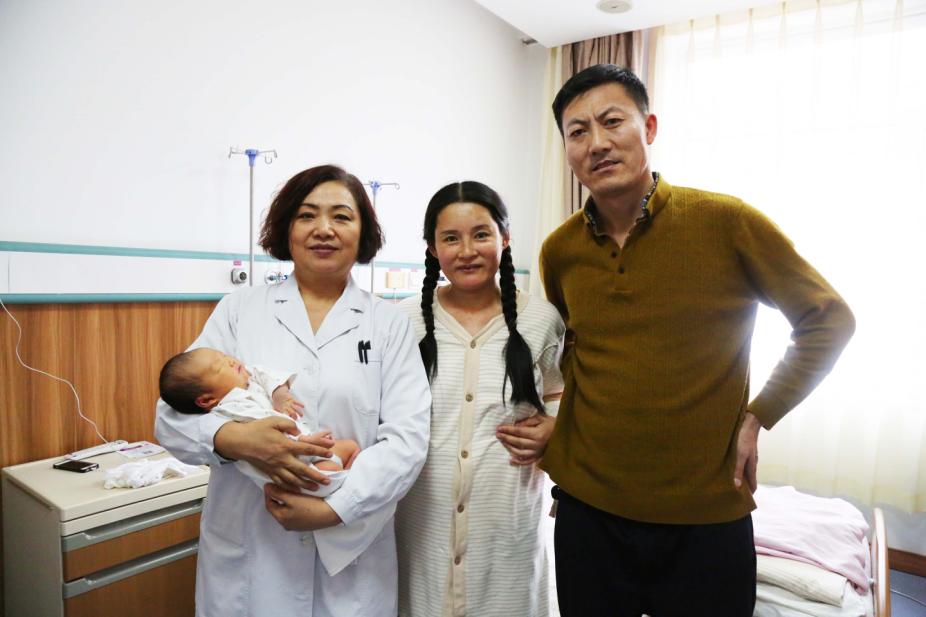 42岁高龄产妇身孕三胞胎,42岁的产妇顺利产下三胞胎了