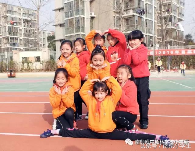 夹球接力跑亲子运动会,亲子运动会小中大