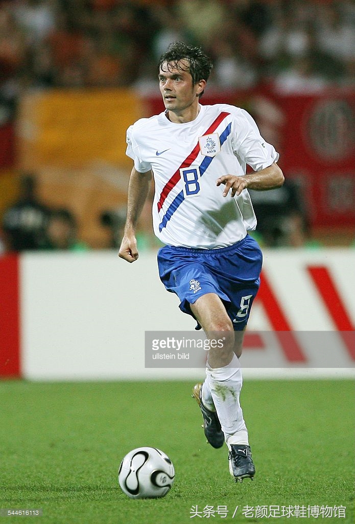 足球鞋历史第一战靴,历史最好碎钉足球鞋