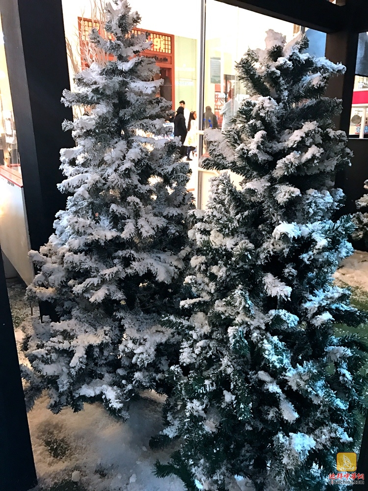 迪拜国家巨大圣诞树,阿联酋皇宫酒店装饰的圣诞树