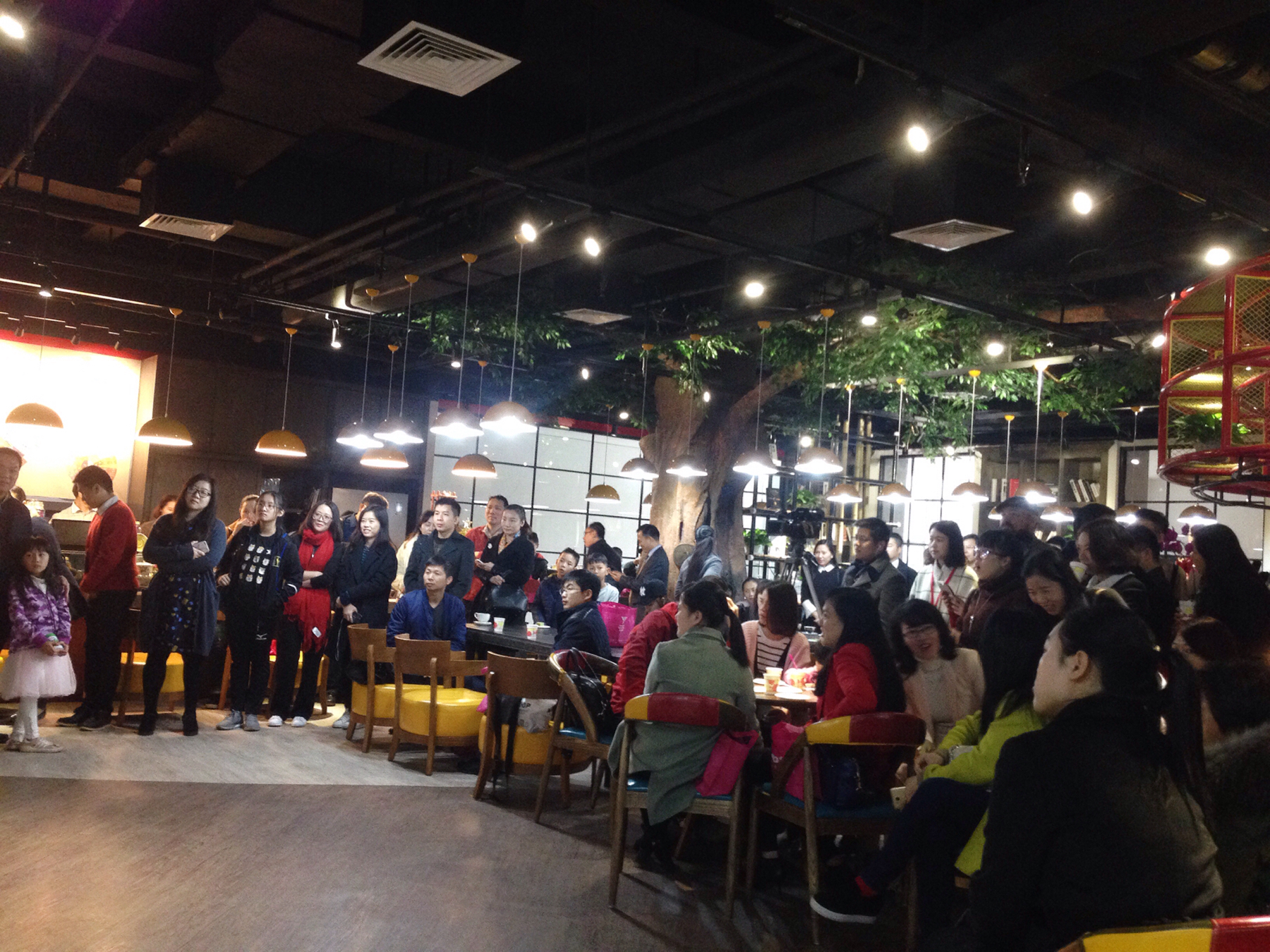 它宣布正式落户凤岭片区，很多家长和学生乐了！