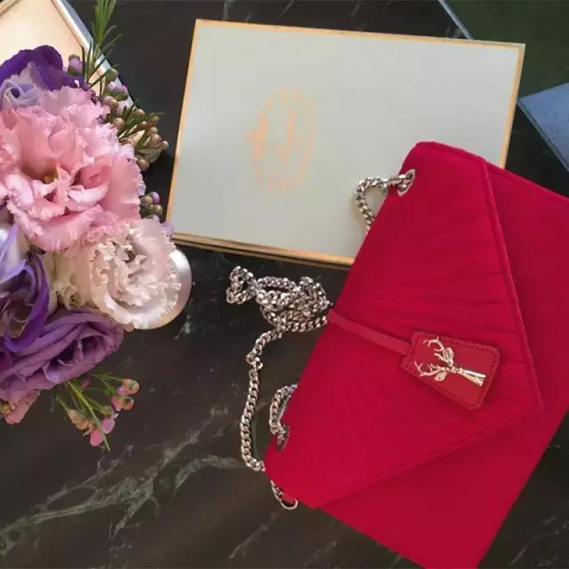 包治百病,我与时髦girl之间只差一枚“麂皮”包了!