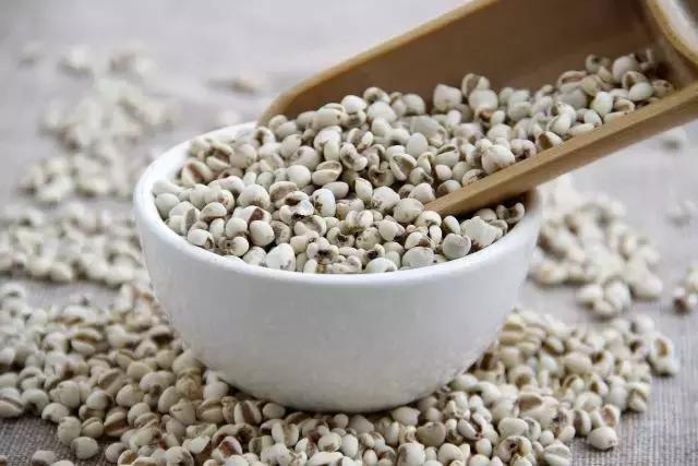 冬日就应该来碗红豆年糕汤来治愈,入秋祛湿红豆薏米粥