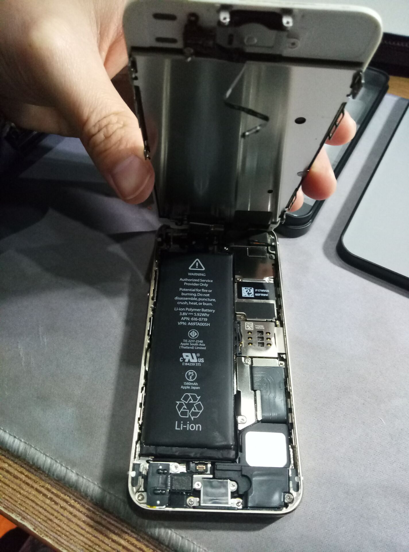 iPhone5s换电池教程,iphone5s更换电池教程