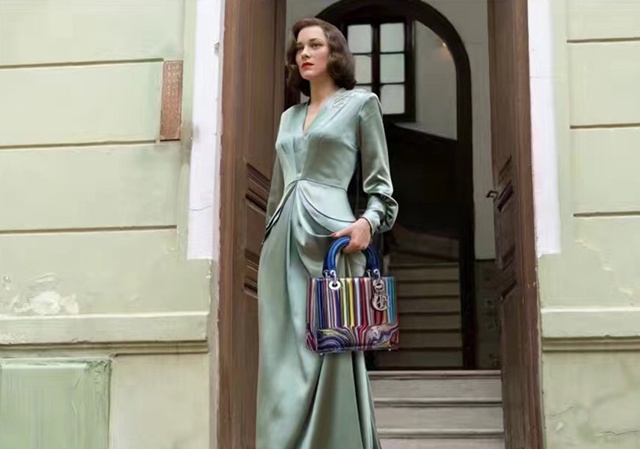 dior这两年火起来的包,dior包包是什么档次