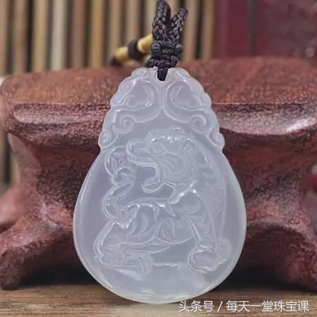 年份属鸡时辰属牛的人怎么样,属龙属牛属虎属鸡是什么星座