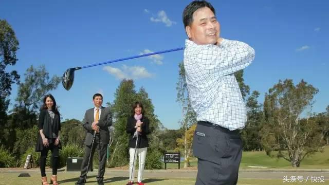 代购也能成富豪？不懂英文放弃一切移民澳洲，26年后成华人首富