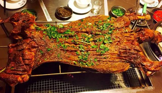 我要投诉这些店！藏在卡卡角角的烂棚棚，排队排了3天才吃到！