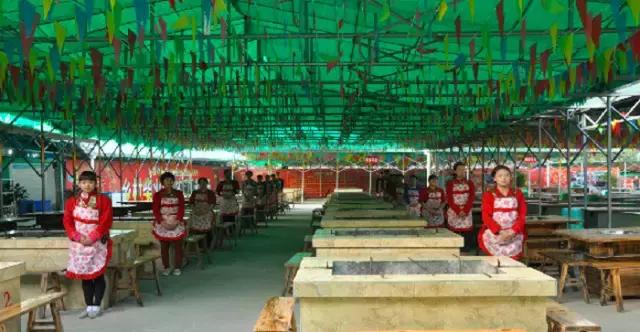 我要投诉这些店！藏在卡卡角角的烂棚棚，排队排了3天才吃到！