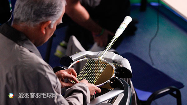 羽*总联**决赛现场爆料,山口茜羽毛球拍竟只有26磅