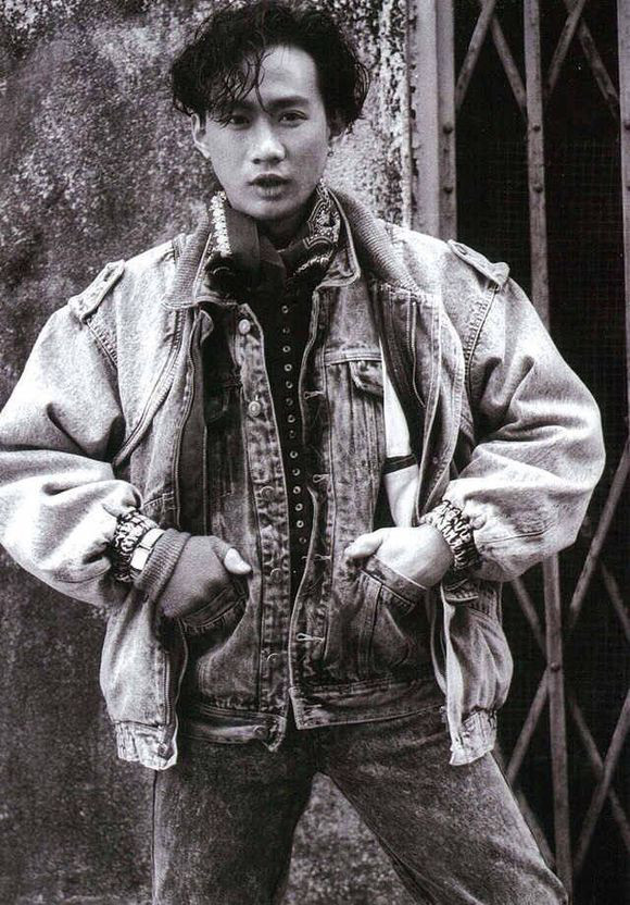 大揭秘黄家驹的不朽传奇,100张照片告诉你黄家驹