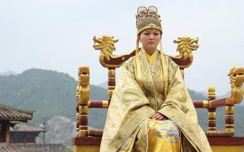 她一生到底与佛教有何渊源，为何两次出家当尼姑，却又痛恨佛教