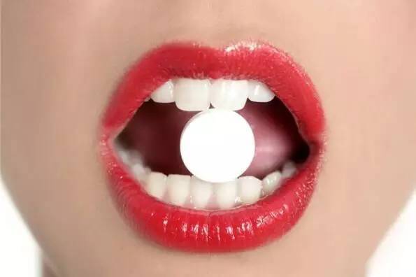 嗓子疼可以含华素片吗,咽喉发痒吃华素片行吗