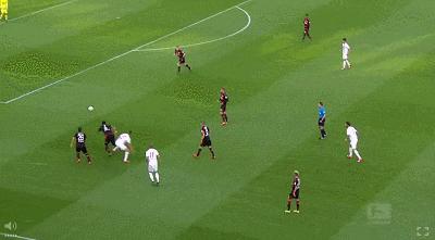 搞笑足球苏亚雷斯,美洲杯苏亚雷斯搞笑集锦