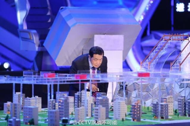 浙大学生上央视用脑电波实现意念操控！让撒贝宁成功脑控王力宏？