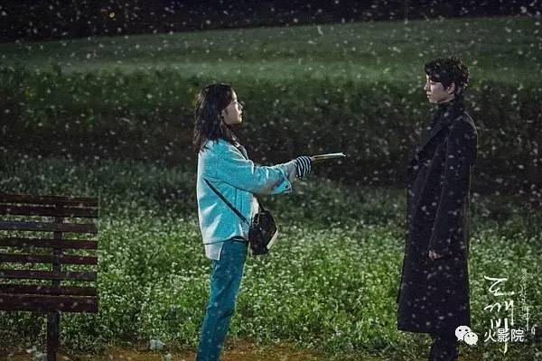 无论《鬼怪》会不会烂尾，我都迷上了这个大脸盘、小眼睛的妹纸！