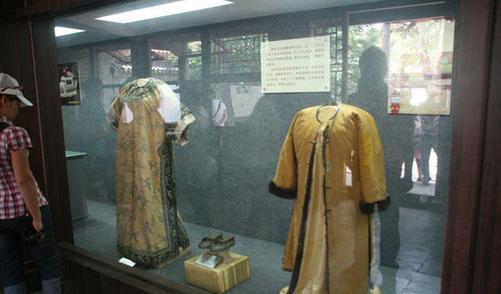 慈禧一件衣服只穿一次,慈禧为什么穿上黑色衣服