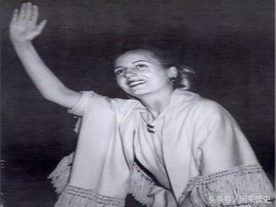 异国偶遇*亡流**老总统，她弃艺追随结为夫妻，后为世界第一位女总统