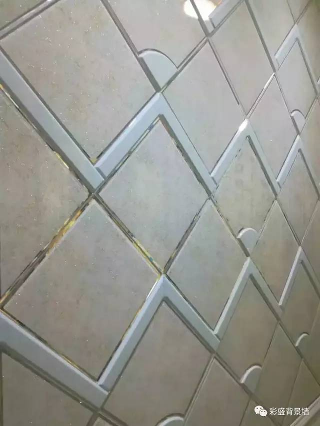 为什么聪明人才能赚大钱,玻璃背景墙有什么弊端