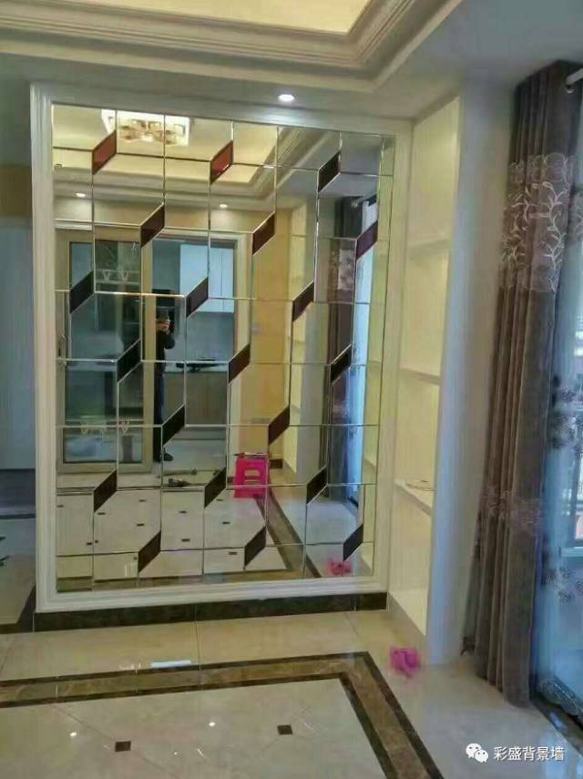 为什么聪明人才能赚大钱,玻璃背景墙有什么弊端