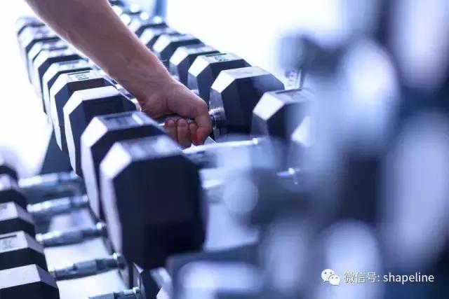 在家新手健身增肌计划教学,瘦人如何增重增肌健身计划食谱