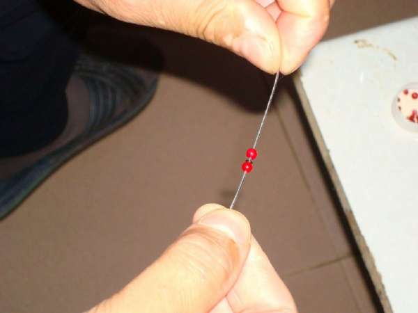 野钓鲫鱼打串钩自制竿架,老钓鱼人传授自制串钩和海竿架