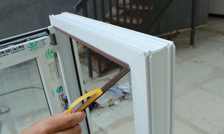 家里的双层玻璃有水汽？用了老师傅的法子，简单粗暴见效奇快