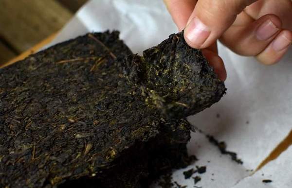 安化茯砖为啥有的金花少呢,黑茶金花茯砖里的黄点是霉点吗