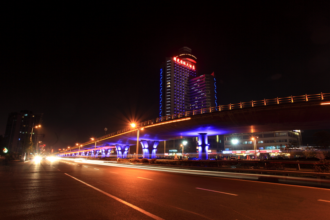 低血糖昏迷，被送医院，陌生人给了她300块钱